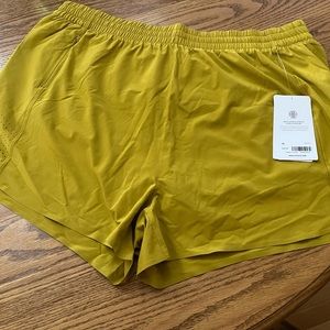 Athleta Hustle 3 inch short size 1X